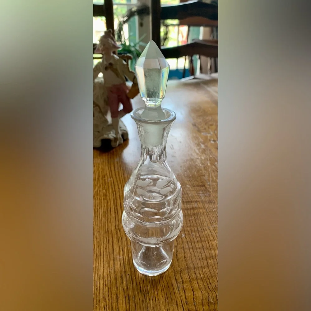 Vintage Decanter Glass Crystal Stopper 8” Etched Glass